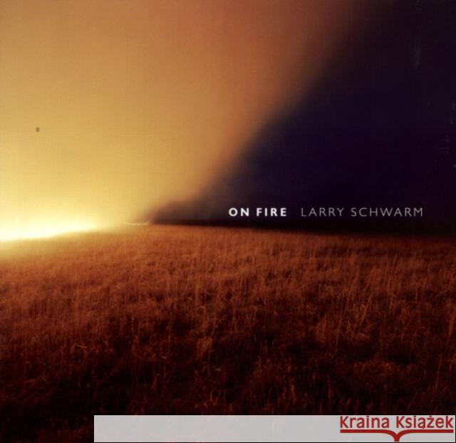 On Fire Larry Schwarm Robert Adams 9780822332084 Duke Un Mentary - książka