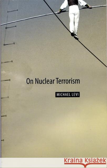 On Nuclear Terrorism Michael Levi 9780674032385 Harvard University Press - książka