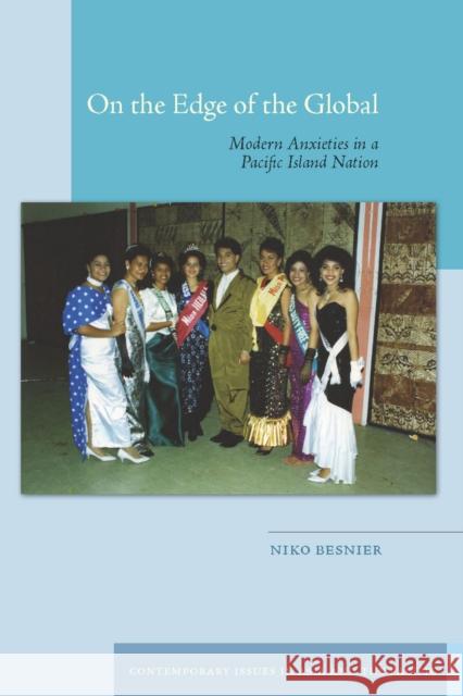 On the Edge of the Global: Modern Anxieties in a Pacific Island Nation Besnier, Niko 9780804774062 Stanford University Press - książka