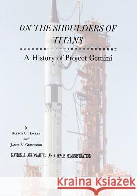On The Shoulders of Titans: A History of Project Gemini Hacker, Barton C. 9781493775910 Createspace - książka