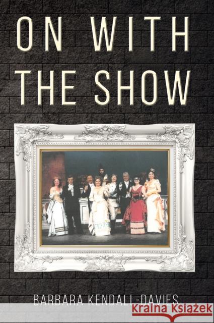 On with the Show Barbara Kendall-Davies 9781528992176 Austin Macauley Publishers - książka