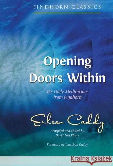 Opening Doors Within: 365 Daily Meditations from Findhorn Eileen Caddy David Earl Platts Jonathan Caddy 9781620558638 Inner Traditions Bear and Company - książka