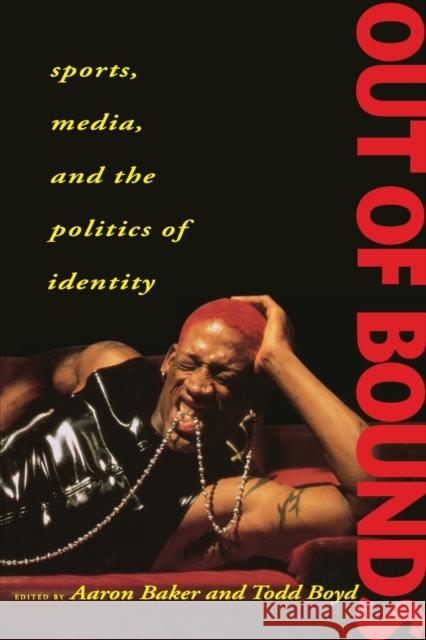 Out of Bounds: Sports, Media and the Politics of Identity Baker, Aaron 9780253210951 Indiana University Press - książka