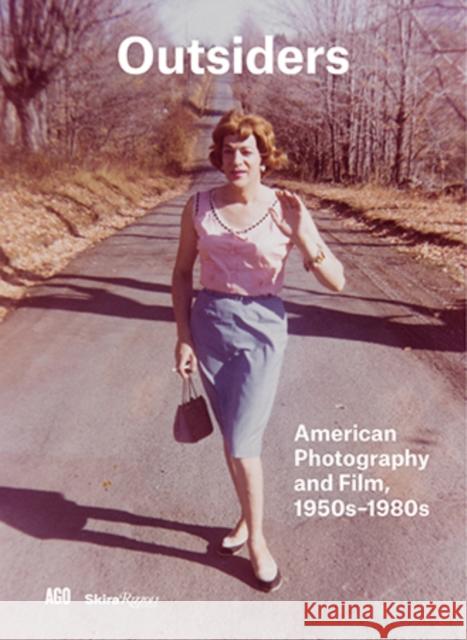 Outsiders: American Photography and Film 1950s-1980s  9780847849550 Rizzoli International Publications - książka