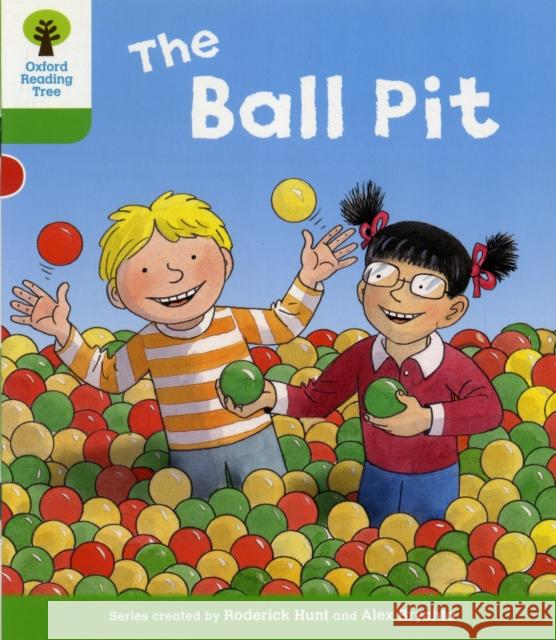 Oxford Reading Tree: Level 2: Decode and Develop: The Ball Pit Roderick Hunt 9780198483908  - książka