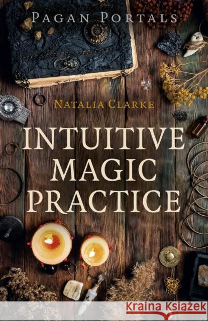 Pagan Portals - Intuitive Magic Practice Natalia Clarke 9781789046151 John Hunt Publishing - książka