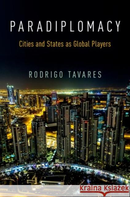 Paradiplomacy: Cities and States as Global Players Rodrigo Tavares 9780190462123 Oxford University Press, USA - książka