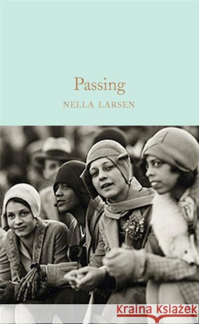 Passing Nella Larsen 9781529040289 MacMillan Collector's Library - książka