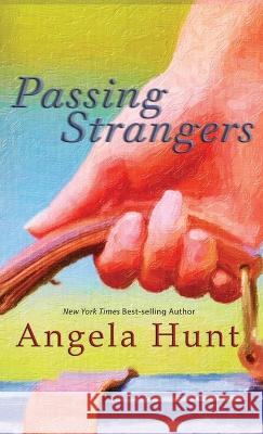 Passing Strangers Angela E Hunt   9781961394117 Hunthaven Press - książka