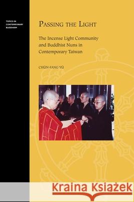 Passing the Light Yü, Chün-Fang 9780824836580 University of Hawaii Press - książka