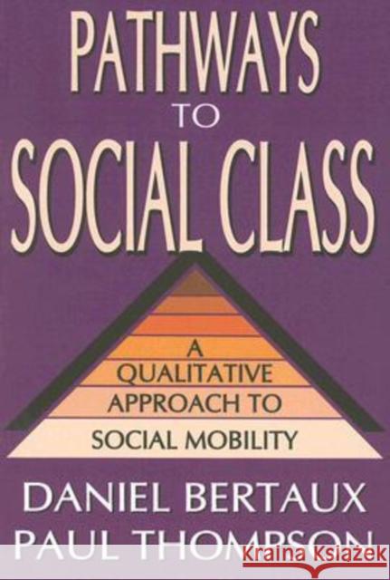 Pathways to Social Class : A Qualitative Approach to Social Mobility Daniel Bertaux Paul Thompson 9781412806138 Transaction Publishers - książka