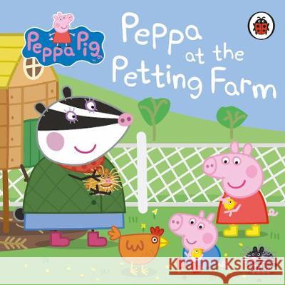 Peppa Pig: Peppa at the Petting Farm Peppa Pig   9780241371640 Ladybird - książka