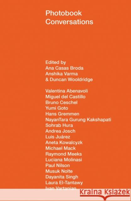 Photobook Conversations  9781036901479 1 Words - książka