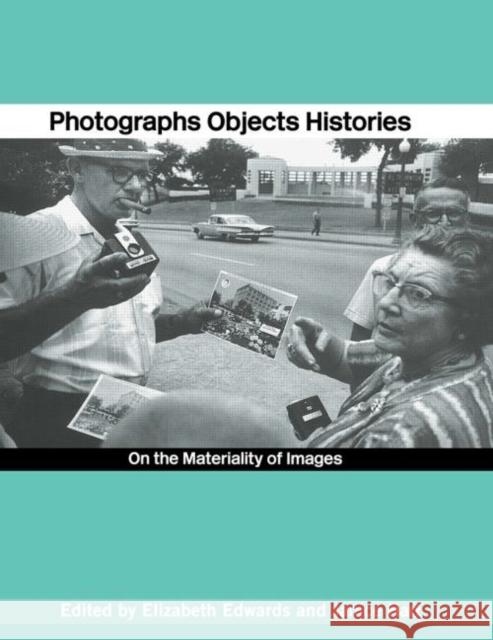 Photographs Objects Histories : On the Materiality of Images Janice Hart Elizabeth Edwards 9780415254410 Routledge - książka