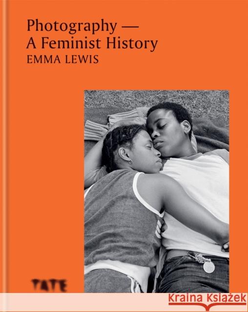 Photography – A Feminist History: A definitive look at women and non-binary photographers Emma Lewis 9781781578049 Ilex Press - książka