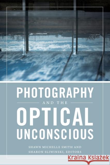 Photography and the Optical Unconscious Shawn Michelle Smith Sharon Sliwinski 9780822369011 Duke University Press - książka