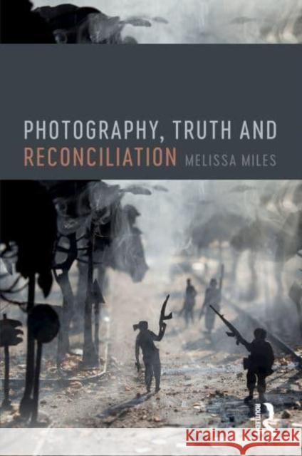 Photography, Truth and Reconciliation Melissa Miles 9781032220239 Taylor & Francis Ltd - książka