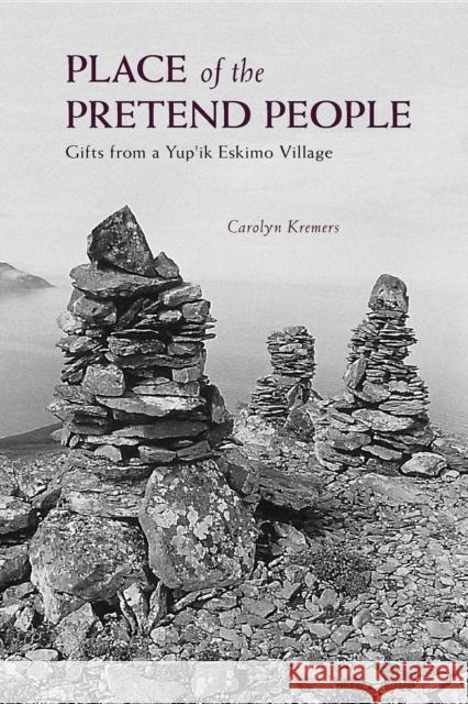 Place of the Pretend People: Gifts from a Yup'ik Eskimo Village Carolyn Kremers 9780882408552 Alaska Northwest Books - książka