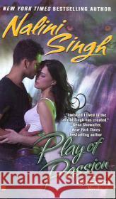 Play of Passion Singh, Nalini 9780425237793 Berkley - książka