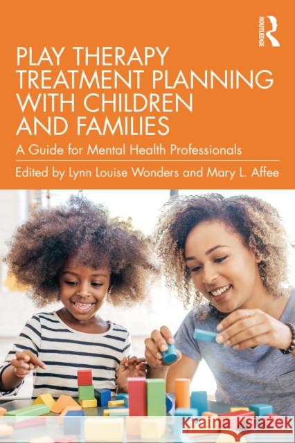 Play Therapy Treatment Planning with Children and Families: A Guide for Mental Health Professionals  9781032363622 Taylor & Francis Ltd - książka