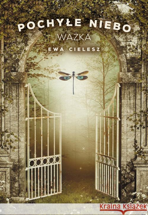 Pochyłe niebo T.3 Ważka Cielesz Ewa 9788366451001 Axis Mundi - książka