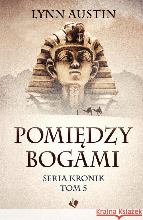 Pomiędzy bogami Lynn Austin 9788366051867 Szaron - książka