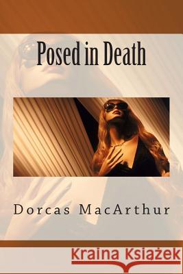 Posed in Death Dorcas MacArthur 9781468117677 Createspace - książka