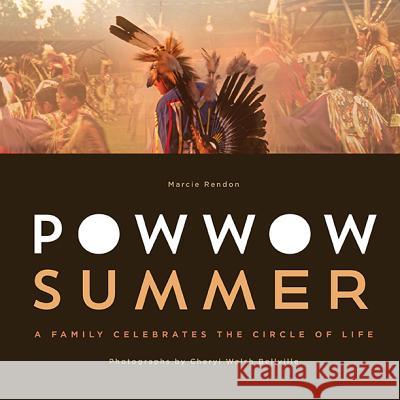 Powwow Summer: A Family Celebrates the Circle of Life Marcie R. Rendon, Cheryl Walsh Bellville 9780873519106 Minnesota Historical Society Press,U.S. - książka