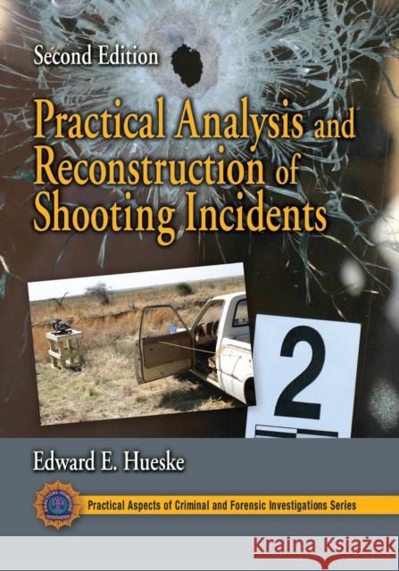Practical Analysis and Reconstruction of Shooting Incidents Edward E. Hueske 9780367778125 CRC Press - książka