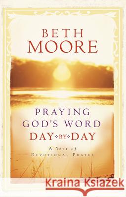 Praying God's Word Day by Day Beth Moore 9780805444209 B&H Publishing Group - książka