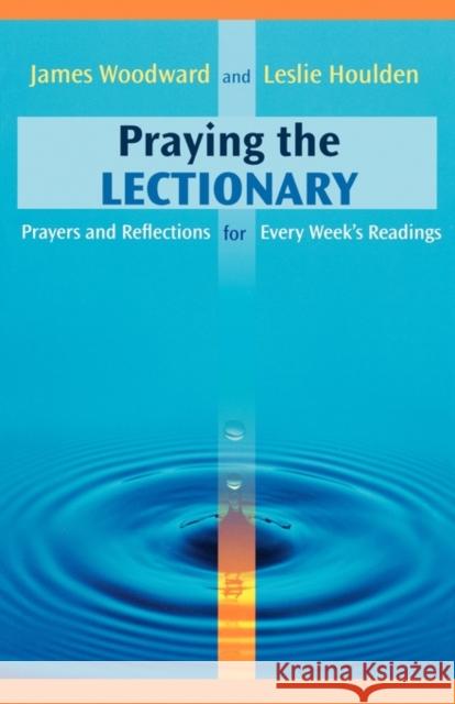Praying the Lectionary James Woodward Leslie Houlden 9780281058549 SPCK PUBLISHING - książka