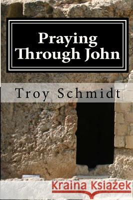 Praying Through John Troy Schmidt 9781522957515 Createspace Independent Publishing Platform - książka