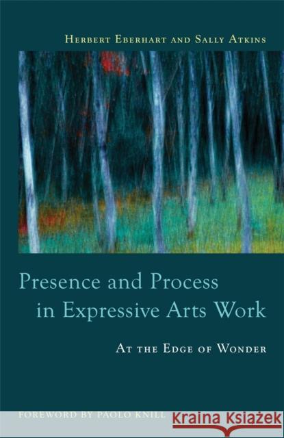 Presence and Process in Expressive Arts Work: At the Edge of Wonder Atkins, Sally 9781849059572 Jessica Kingsley Publishers - książka