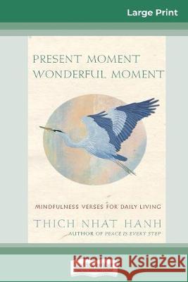 Present Moment Wonderful Moment: Mindfulness Verses For Daily Living (16pt Large Print Edition) Thich Nhat Hanh 9780369307354 ReadHowYouWant - książka