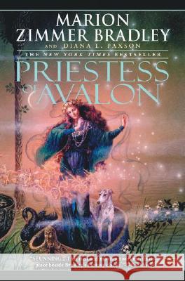 Priestess of Avalon Marion Zimmer Bradley Diana L. Paxson 9780451458629 Roc - książka