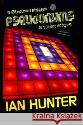 Pseudonyms: In a world where no one is ever who you think. Ian Hunter 9781688648401 Independently Published - książka