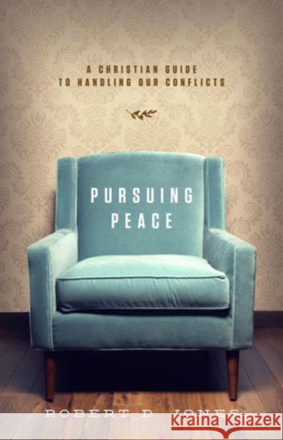 Pursuing Peace: A Christian Guide to Handling Our Conflicts Robert D. Jones 9781433530135 Crossway Books - książka