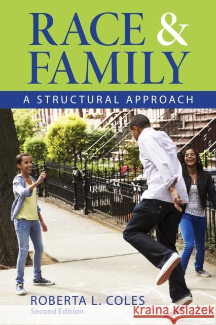 Race and Family: A Structural Approach Roberta L. Coles 9781442254374 Rowman & Littlefield Publishers - książka