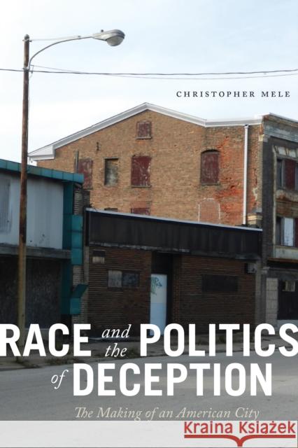 Race and the Politics of Deception: The Making of an American City Christopher Mele 9781479866090 New York University Press - książka