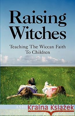 Raising Witches: Teaching the Wiccan Faith to Children Ashleen O'Gaea 9781564146311 Red Wheel/Weiser - książka