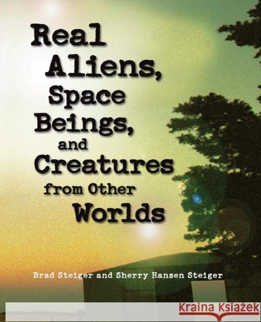 Real Aliens, Space Beings, and Creatures from Other Worlds Steiger, Brad 9781578593330 Visible Ink Press - książka