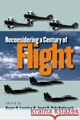 Reconsidering a Century of Flight Roger D. Launius Janet R. Daly Bednarek 9780807854884 University of North Carolina Press - książka