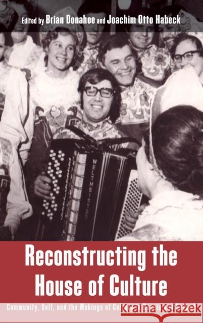 Reconstructing the House of Culture: Community, Self, and the Makings of Culture in Russia and Beyond Brian Donahoe, Joachim Otto Habeck 9780857452757 Berghahn Books - książka