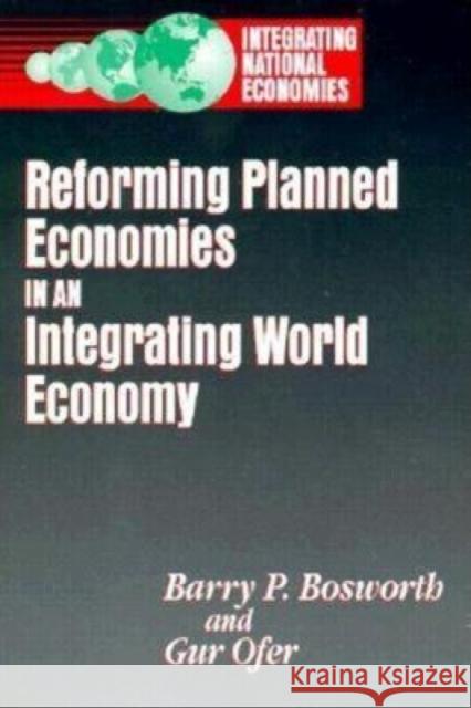 Reforming Planned Economies in an Integrating World Economy Gur Ofer Barry Bosworth 9780815710479 Brookings Institution Press - książka