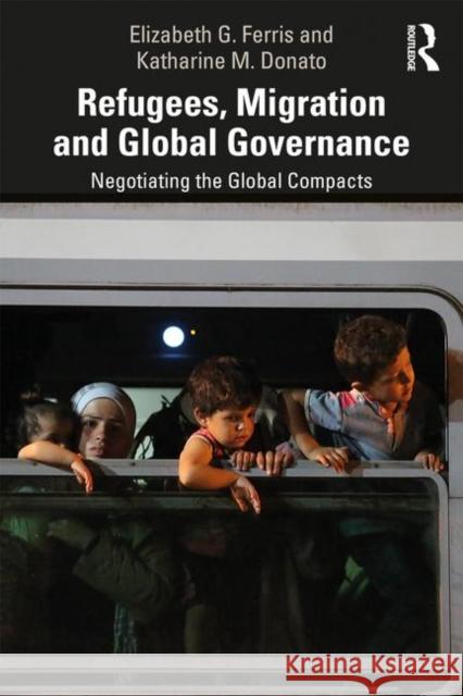 Refugees, Migration and Global Governance: Negotiating the Global Compacts Elizabeth G. Ferris Katharine M. Donato 9780815388012 Routledge - książka