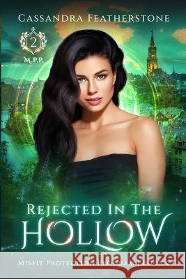 Rejected in the Hollow: A Steamy Paranormal/Humorous/Shifter/Romance Cassandra Featherstone 9781737410089 Cassandra Featherstone - książka