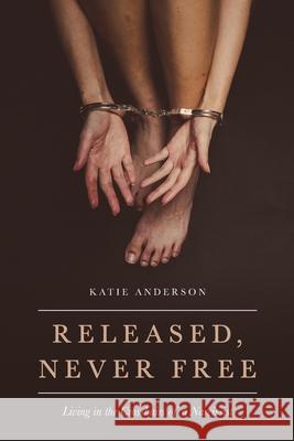 Released, Never Free: Living in the Crosshairs of a Narcissist Katie Anderson 9781649901880 Palmetto Publishing - książka