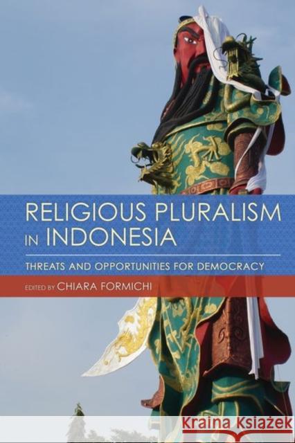 Religious Pluralism in Indonesia: Threats and Opportunities for Democracy Chiara Formichi 9781501760433 Southeast Asia Program Publications - książka