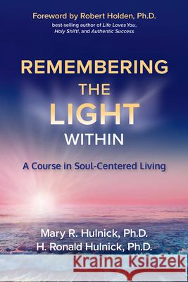 Remembering the Light Within: A Course in Soul-Centered Living Mary R. Hulnick H. Ronald Hulnick 9781401949761 Hay House - książka