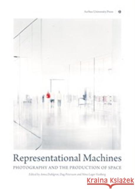 Representational Machines: Photography and the Production of Space Bremmer, Magnus 9788771241655 Aarhus Universitetsforlag - książka